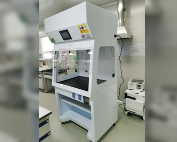 廣州金xx化妝品有限公司實驗室用上了凈氣型通風柜
