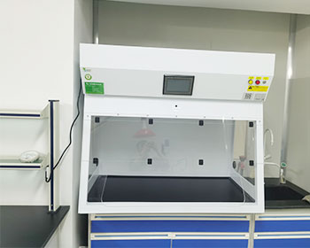 青海xx雪檢驗檢測中心用上了桌面式凈氣型通風柜